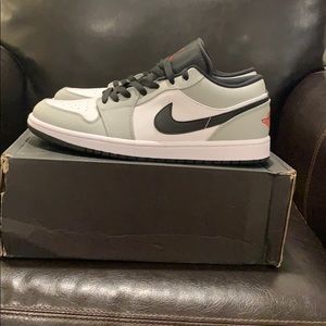 Air Jordan 1 low smoke grey